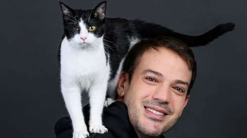 Η Selene συνεχίζει να περιμένει τη δική της οικογένεια, κάποιον που θα δει πέρα από την αναπηρία της,  όπως έκανε ο Μίνως Θεοχάρης