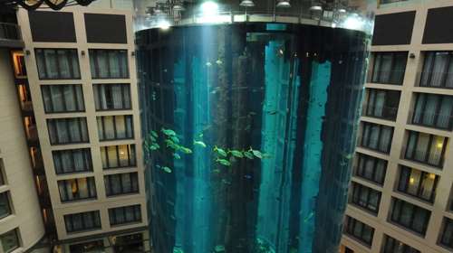 Γερμανία: Τεράστιο ενυδρείο με 1.500 ψάρια εξερράγη μέσα σε ξενοδοχείο - Τουλάχιστον δύο τραυματίες [εικόνες-βίντεο]