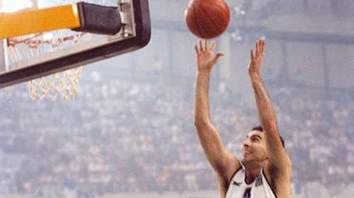 Νίκος Γκάλης: Ο &quot;θεός του μπάσκετ&quot; έγινε μάθημα στα σχολεία