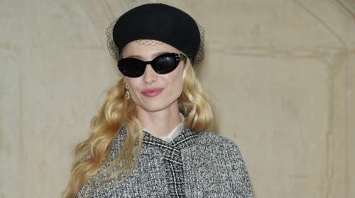 Ο ορισμός της κομψής γαλλίδας: Η Μπεατρίς Μπορομέο του Μονακό με θεϊκό τουίντ σύνολο Dior και μπερέ με βέλο