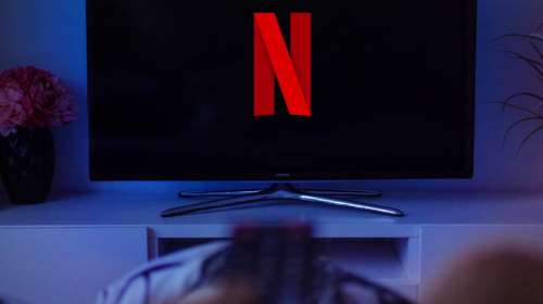 Καταρρέει η μετοχή του Netflix - Γιατί έχασε 200.000 συνδρομητές σε μόλις τρεις μήνες