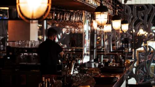 Γλυφάδα: Φοροδιαφυγή 600.000 ευρώ από γνωστό bar restaurant - Το κόλπο με τις ακυρώσεις