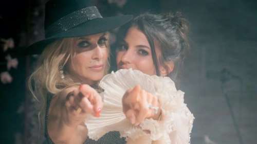 Ταξίδι στη Βαρκελώνη για την Άννα Βίσση και τη Δήμητρα Μέρμηγκα Κούστα: Το δείπνο στο καλύτερο εστιατόριο και τα αντίθετα looks τους