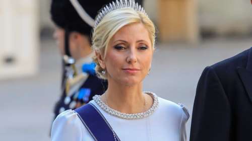 Μαρί Σαντάλ: H σπάνια φωτογραφία της μητέρας της - Η Μαρία Κλάρα Πεσάντες ποζάρει με... στέμμα στα 83 της