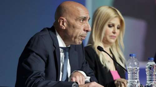 Αγκαλιασμένοι στη Μύκονο: Η Έλενα Ράπτη και ο Γιάννης Μπρατάκος γιόρτασαν ένα χρόνο μαζί με την πρώτη κοινή φωτογραφία τους