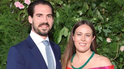 H Νίνα Φλορ με τον σύζυγό της Φίλιππο για lunch στην εξοχή - Με λευκό Τ-shirt ο Ντε Γκρες