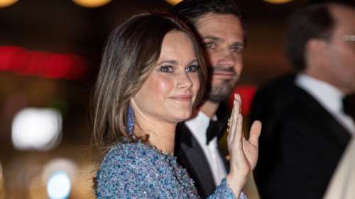 Πριγκίπισσα Σοφία: Κομψή σε ορκωμοσία στη Στοκχόλμη με navy vintage φόρεμα με ζακάρ σε royal blue