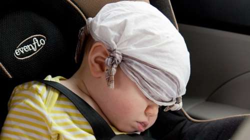 Γιατί είναι μεγάλος ο κίνδυνος θερμοπληξίας για τα παιδιά στα κλειστά αυτοκίνητα - Η θερμοκρασία σώματος αυξάνεται 3-5 φορές