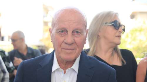 Συγκινούν οι κόρες του Μίμη Δομάζου: &quot;Καλέ μας μπαμπά, ξύπνα και μίλησε μας&quot;