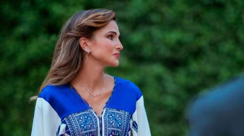 Βασίλισσα Ράνια: Η πιο κομψή γαλαζοαίματη παγκοσμίως - Πώς αναβάθμισε ένα παραδοσιακό φόρεμα