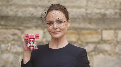 Η Stella McCartney τιμήθηκε από τον βασιλιά Κάρολο για τις υπηρεσίες της στη μόδα και τη βιωσιμότητα - Εικόνες