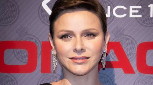 Το φάουλ της πριγκίπισσας Σαρλίν: Η λάθος υπόκλιση που έκανε - ξέχασε ότι είναι η σύζυγος μονάρχη