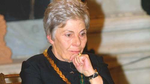 Κική Δημουλά - &quot;Ο έρωτας, όνομα ουσιαστικόν&quot;: Σαν σήμερα έφυγε η ποιήτρια που ύμνησε τον έρωτα &amp; τη μνήμη