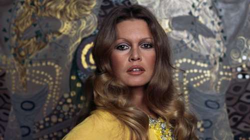 Όταν η Μπαρντό είχε κάνει την πλαζ Βουλιαγμένης να "παραμιλάει" - Η εμφάνιση της Γαλλίδας σούπεσταρ με μπικίνι