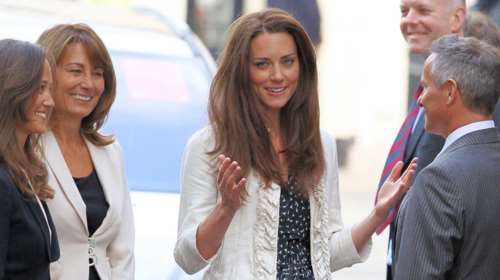 Επίθεση στους γονείς της Κέιτ Μίντλετον: Τα οικονομικά προβλήματα, η πώληση της επιχείρησης και τα χρέη που τους έπνιξαν