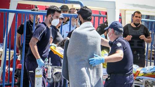 Τραγωδία στην Πύλο: Συνεχίζονται οι διακομιδές - Νοσηλεύονται στο νοσοκομείο 30 μετανάστες