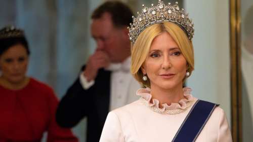 Μαρί Σαντάλ: Καλεσμένη σε κοσμικό πάρτι στο Λονδίνο - Το απίθανο mandarin φορεμά της