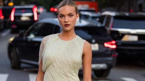 Ξέχνα το brat green: Αυτή είναι η απόχρωση που θα λατρεύεις να φοράς αυτό το καλοκαίρι