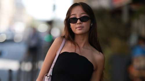 Όλα τα stylish κορίτσια το φορούν: Το top που κάνει comeback από τα &#39;00s