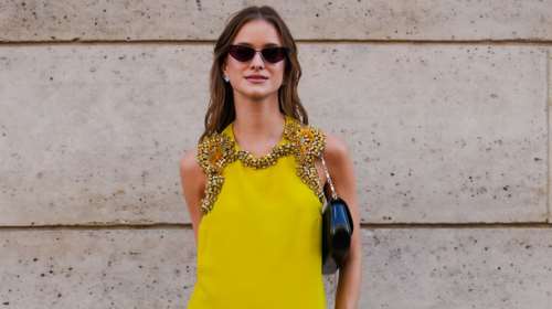 Το butter yellow είναι παρελθόν: Η απόχρωση που τρεντάρει αυτή τη στιγμή στο street style