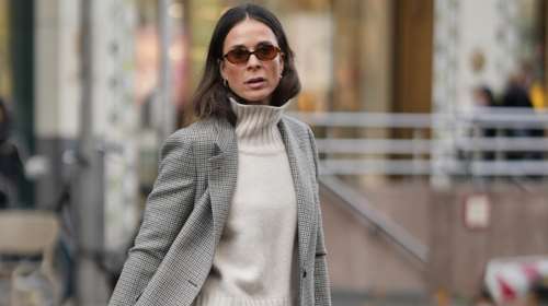 5 Γαλλίδες σού δείχνουν πώς να φορέσεις το πουλόβερ στο γραφείο