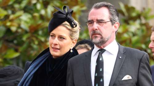 Κομψή στο υπουργείο η Τατιάνα Μπλάτνικ: Το office look σε μπλε - άσπρο και η συνάντηση με υπουργό