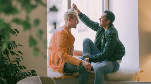 Αμερικανική έρευνα: Συχνότερες ημικρανίες για τους ΛΟΑΤΚΙ - Η ζημιά από τις διακρίσεις και τις αρνητικές εμπειρίες