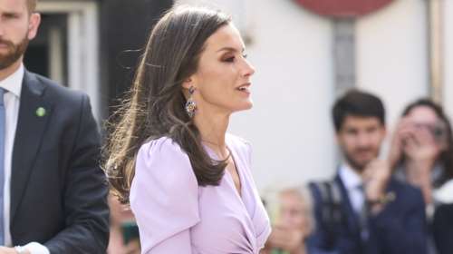 Βασίλισσα Λετίσια: Άψογη με κρουαζέ φόρεμα - Η λεπτομέρεια που εκμεταλλεύτηκε για να δείξει το πόσο γυμνασμένη είναι