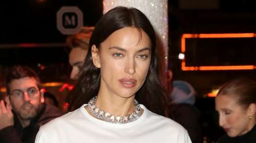 Ιρίνα Σάικ: Μια κούκλα με blazer dress και τα πιο αμφιλεγόμενα παπούτσια - Ο απρόσμενος συνδυασμός