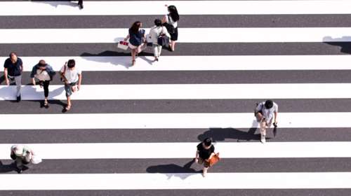 H ζωή δεν είναι άσπρο - μαύρο. #BreakBinary: Σπάμε τα καλούπια του συνηθισμένου και αποδεχόμαστε το διαφορετικό