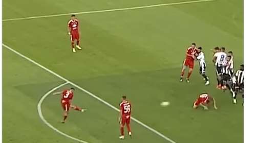 Η χειρότερη (δήθεν) κομπίνα της σεζόν έρχεται από τη Ρουμανία - Ντροπιαστικό χτύπημα φάουλ [βίντεο]