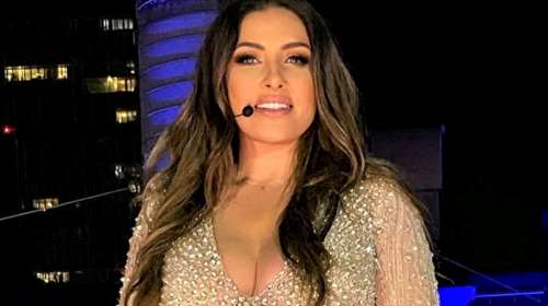 Έλενα Παπαρίζου: Η εμφάνιση με σέξι εφαρμοστό φόρεμα που ανέδειξε άψογα τις καμπύλες της