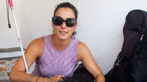 Ανάρτηση &quot;γροθιά&quot; μιας τυφλής Αμερικανίδας μετά τις διακοπές στη Σίφνο: &quot;Αστεία, άβολη και επικίνδυνη εμπειρία&quot;