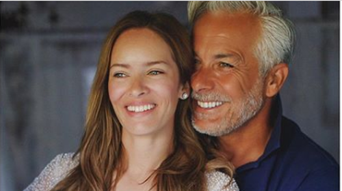 Χριστόπουλος-Μπραντ: Οι αδημοσίευτες φωτογραφίες από το γάμο τους - Επέτειος για το ζευγάρι