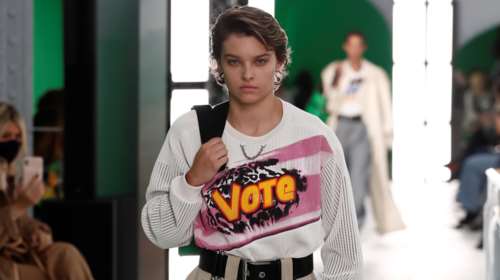 Louis Vuitton: &quot;Ψηφίστε&quot; - Το μήνυμα του γαλλικού οίκου στην Εβδομάδα Μόδας [εικόνες]