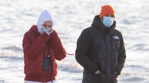 Πάρις Κασιδόκωστας - Τάμτα: Σχεδόν αγνώριστοι σε βόλτα στο Καβούρι με τις φόρμες τους