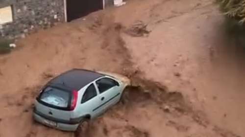 Ηράκλειο: Πλημμύρισε το Παλαιόκαστρο - Παρασύρθηκαν αυτοκίνητα, ζημιές στην παραλία [εικόνες]