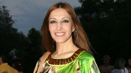 Κατά του εμβολίου η Αντζυ Σαμίου: Δεν επιτρέπουμε να δοκιμάζονται πάνω μας τα προϊόντα των φαρμακευτικών