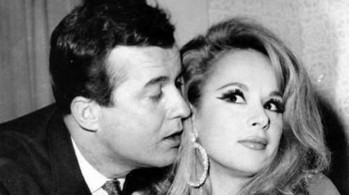 Ρετρό: Βουγιουκλάκη και Παπαμιχαήλ στην πρώτη εμφάνισή τους ως αρραβωνιασμένοι - Μετά την πρόταση γάμου