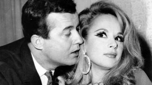 Ρετρό: Αλίκη Βουγιουκλάκη &amp; Δημήτρης Παπαμιχαήλ στη βάφτιση του γιου τους στην Τήνο - Το άγνωστο τάμα στην Παναγία