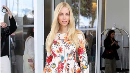 Δούκισσα Νομικού: Το άψογο beach look με παρεό και λευκό πουκάμισο και η υπερβολικά τεράστια βερμούδα του Θεοδωρίδη