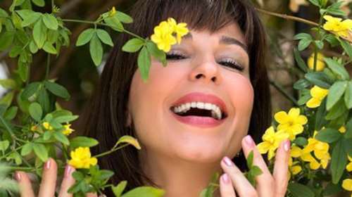 Η Κατερίνα Παπουτσάκη έκανε την πιο εντυπωσιακή αλλαγή στα μαλλιά της και της πάει πολύ [εικόνες]