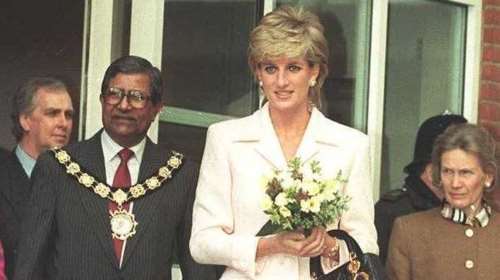 10 στιλιστικά τρικ από την γκαρνταρόμπα των γαλαζοαίματων