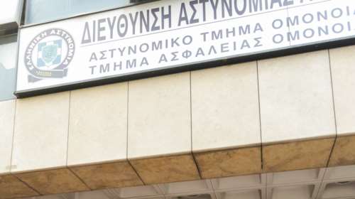 ΑΤ Ομόνοιας: Ελεύθεροι υπό όρους οι δύο αστυνομικοί για τον βιασμό 19χρονης - &quot;Μας είπε ότι της αρέσουν οι στολές&quot;