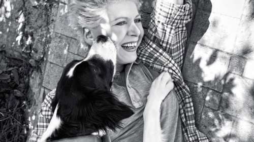 Ελενα Ακρίτα: "Αντίο Αρούλη, αντίο αγάπη μου" - Ο αποχαιρετισμός στον σκύλο της με στιγμές της καθημερινότητάς τους