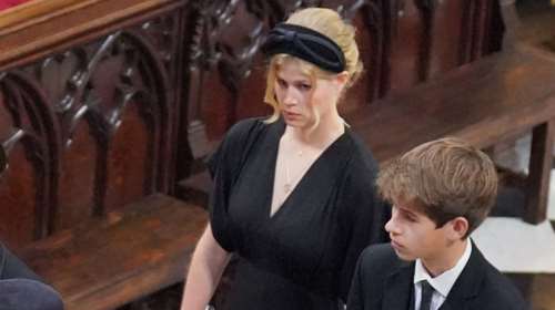 Λαίδη Λουίζ Γουίνδσορ: Παροξυσμός με το statement βελούδινο headband αξίας 569,80 λιρών που φόρεσε στην κηδεία