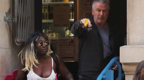 Άλεκ Μπάλντουιν: Γυναίκα του ζητούσε επίμονα να πει &quot;Λευτεριά στην Παλαιστίνη&quot; - Εκείνος της έσπασε το κινητό [Βίντεο]