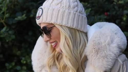 Κωνσταντίνα Σπυροπούλου: Κομψή στο Λονδίνο με total white - Το χειμερινό look που συνδύασε με τσάντα Dior