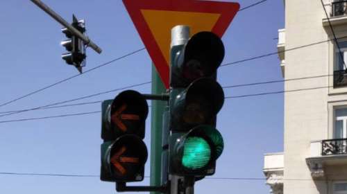 Γενικό λίφτινγκ στους δρόμους γύρω από το Σύνταγμα - Αυτά είναι τα νέα φανάρια που τοποθετήθηκαν