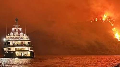 Φωτιά στην Ύδρα: Στη Βουλιαγμένη το ύποπτο σκάφος για τα πυροτεχνήματα - Καταθέτουν οι επιβάτες